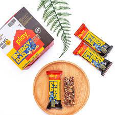 Hộp 12 Thanh Năng Lượng PLAY Vị Việt Quất Hạt Điều - PLAY Energy Bar Blueberry &amp; Cashew