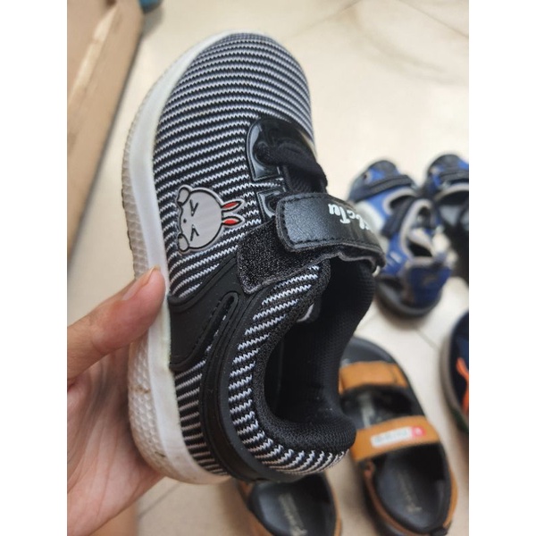 Thanh lý 4 đôi giày bé trai