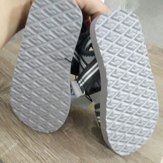 Sandal bé trai xách tay