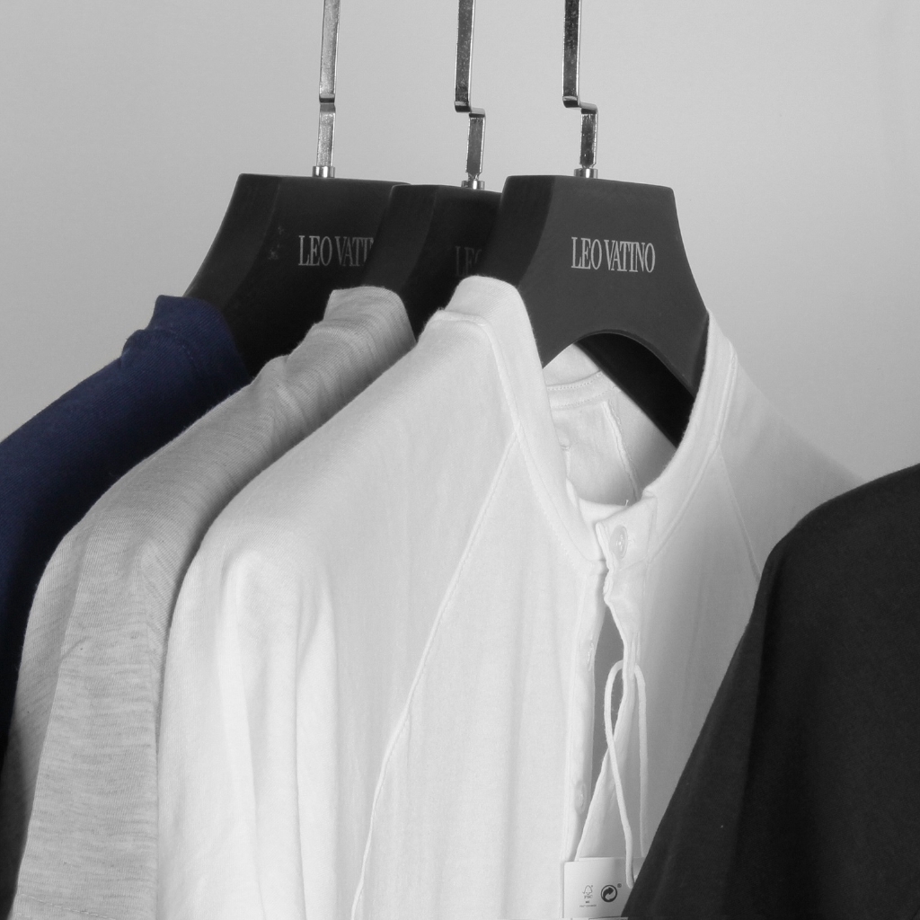 Áo thun nam cổ tròn Galvin raglan có khuy cổ vải cotton co giãn cộc tay ngắn lỡ bộ 4 màu APGV4 - Leo Vatino | BigBuy360 - bigbuy360.vn