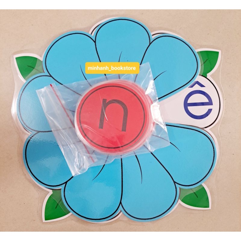 Hoa xoay học chữ cái ghép vần  ép Plastic sẵn nam châm lá