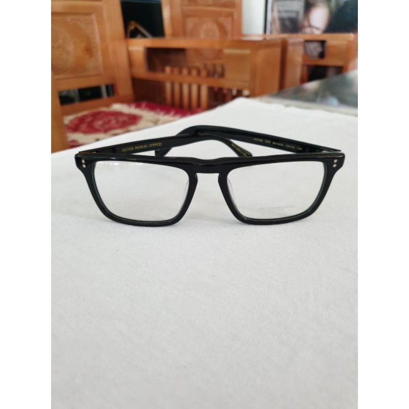 Gọng nhựa đúc OLIVER PEOPLES của Italy L