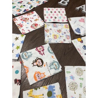 Set 5 Yếm Cotton 2 Lớp Cài Nút Cho Bé