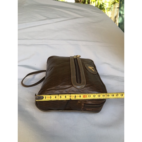 Túi ví chuẩn si. Túi ví qua sử dụng. Khách vui lòng xem hình nếu muốn biết thêm thông tin sản phẩm mời khách vô chat nhé