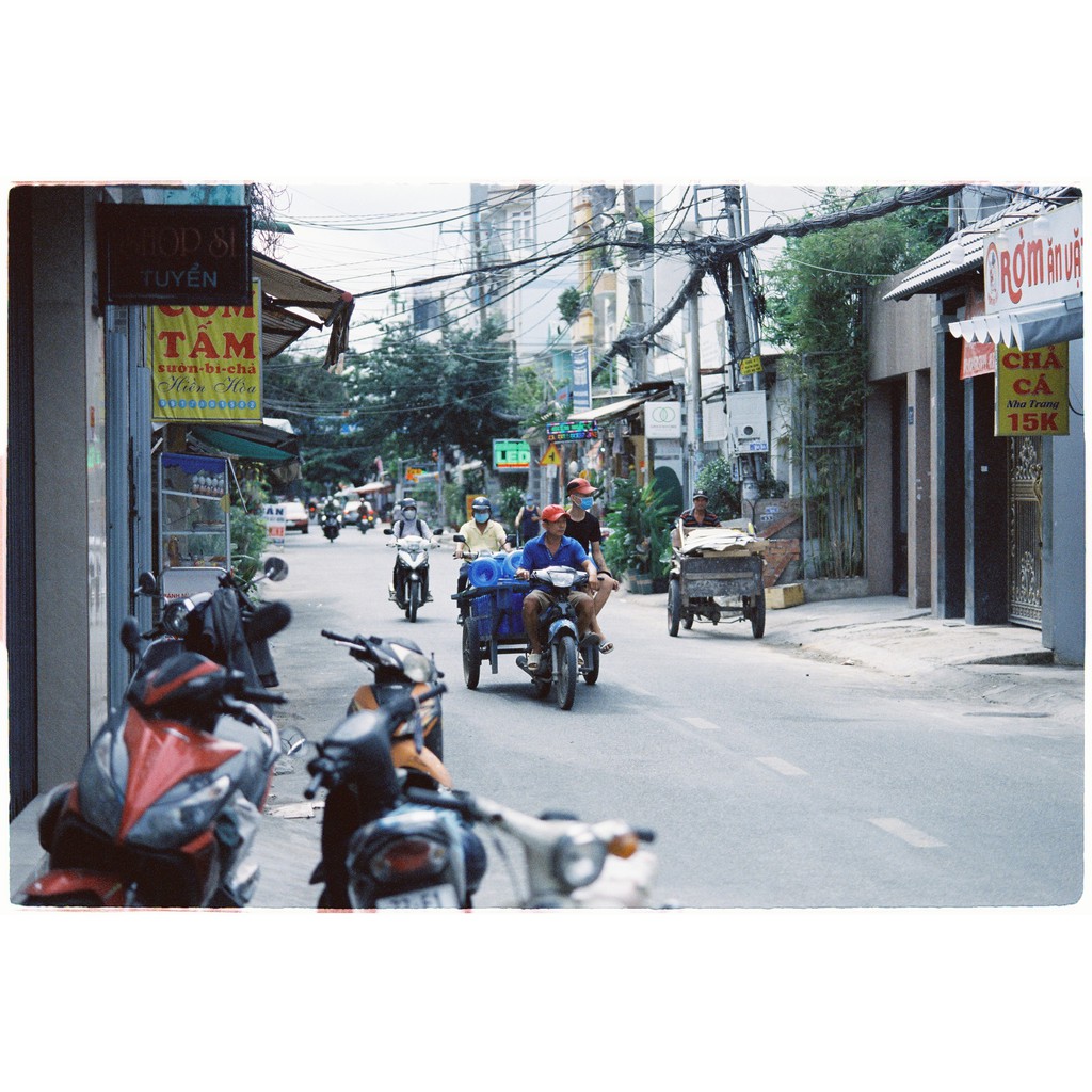 Bánh film Kodak Vision 3 500T 5219 dài 400ft (122 mét) film 35mm