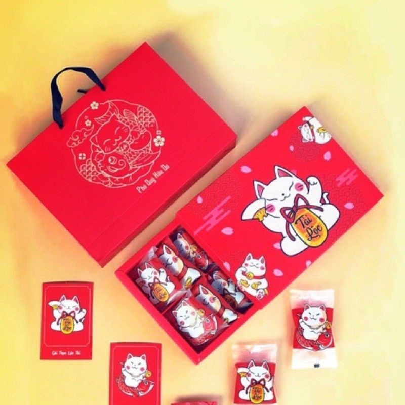 Hộp đựng bánh quy Tết hình mèo thần tài