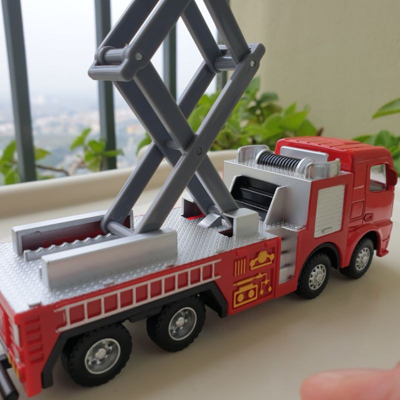 Đồ chơi mô hình xe cứu hỏa thang nâng KAVY hợp kim sắt và nhựa, chạy đà