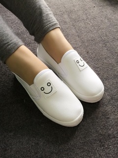 Giày slip on mặt cười  