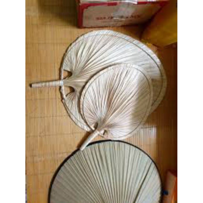 Tre tự nhiên- Quạt lá cọ cầm tay -Mây tre đan việt