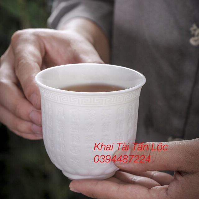 Ly trà , chén trà sứ trắng khắc chữ Bát Nhã Tâm Kinh chìm