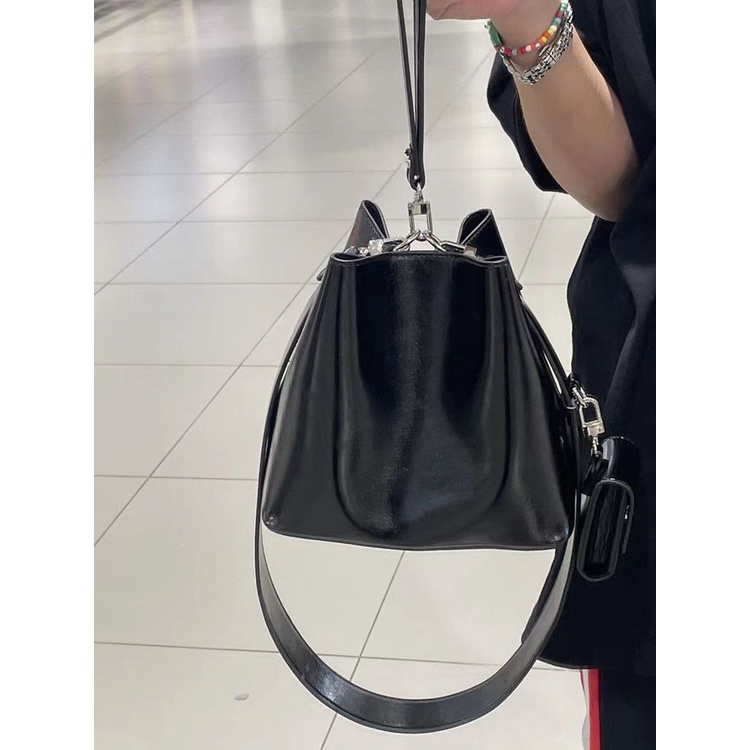 Túi Xách Bucket Đeo Vai Kích Cỡ Lớn Phong Cách Thời Trang 2022 Mới Dành Cho Nữ