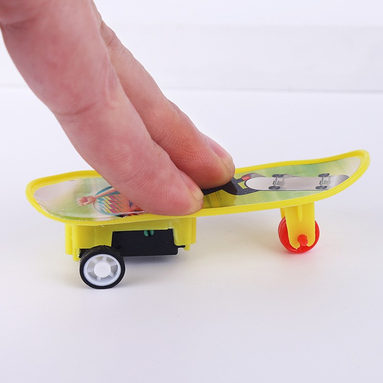 Ván trượt mini đồ chơi trẻ em dài 9cm miễn phí ship