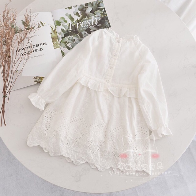 VÁY TRẮNG BÉ GÁI TAY BO