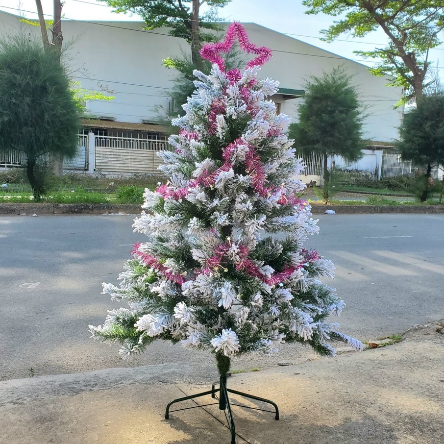 Cây thông phủ tuyết cao nhiều size mẫu mới C65 (loại cây treo) TẶNG NGÔI SAO VÀ KIM TUYẾN