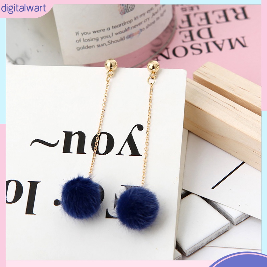 Đôi khuyên tai gắn trang trí quả cầu lông xù xinh xắn dành cho nữ