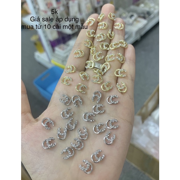 Cham hình đính móng