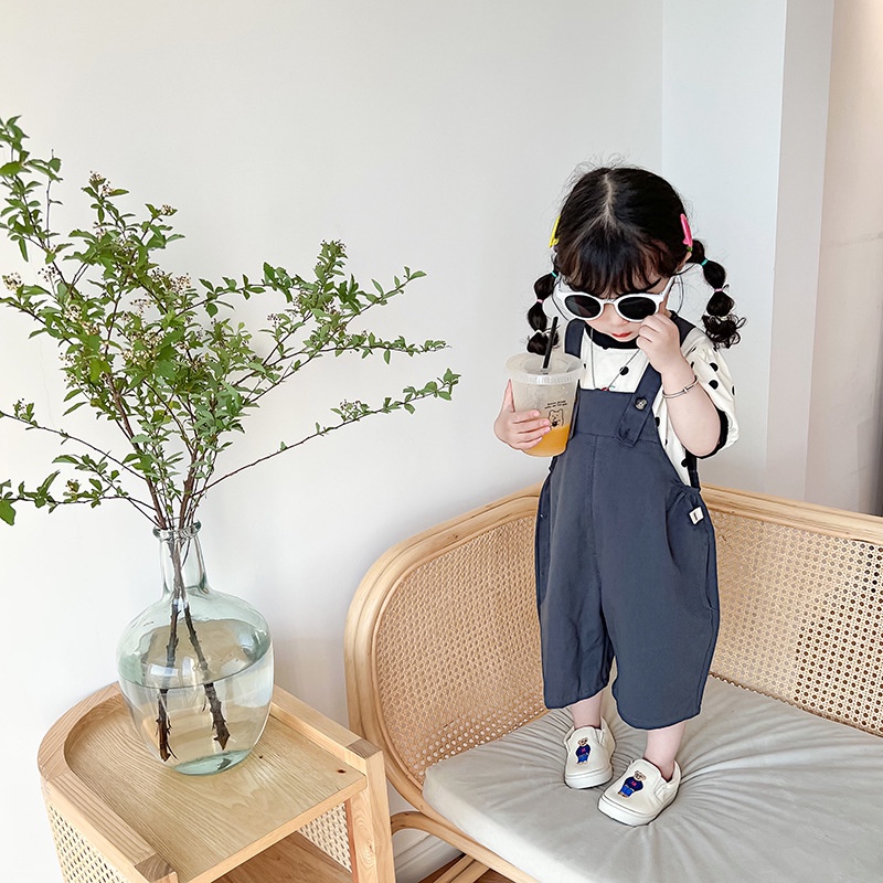 Quần yếm cho bé chất liệu vải thô khaki, có dây điều chỉnh, có túi hai bên phong cách cá tính dành cho bé từ 7-24kg