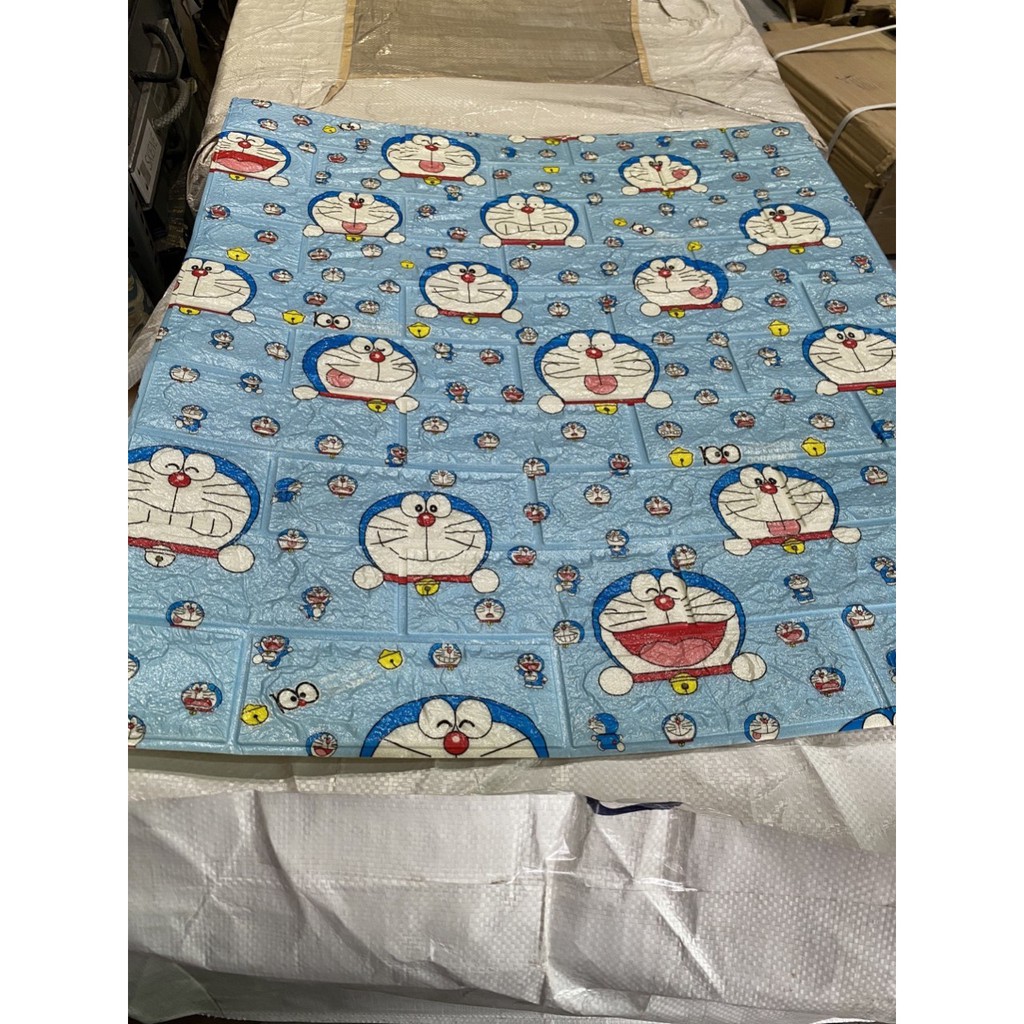 Xốp dán tường 3d trẻ em doremon và hello kitty Siêu Dễ Thương. KT 70cm x 77cm. | BigBuy360 - bigbuy360.vn