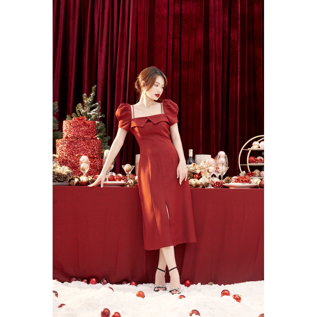 RẬP - Đầm Đỏ Hai Dây Cổ Vuông Thân Trước Xẻ - NOEL 07