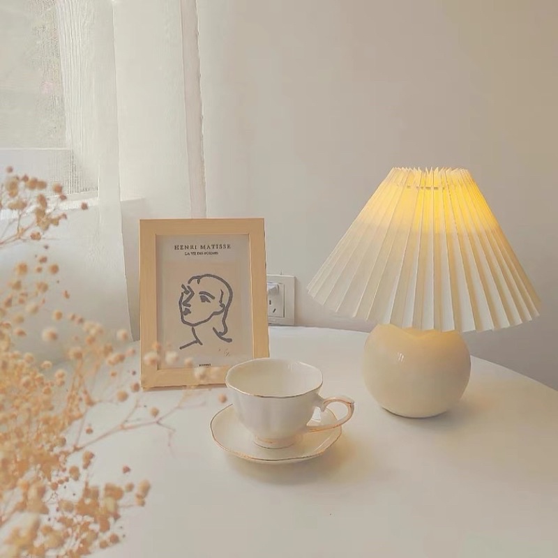Đèn Ngủ Để Bàn Gốm Sứ Thân Tròn Lồng Xếp Ly Phong Cách Bắc Âu SB012