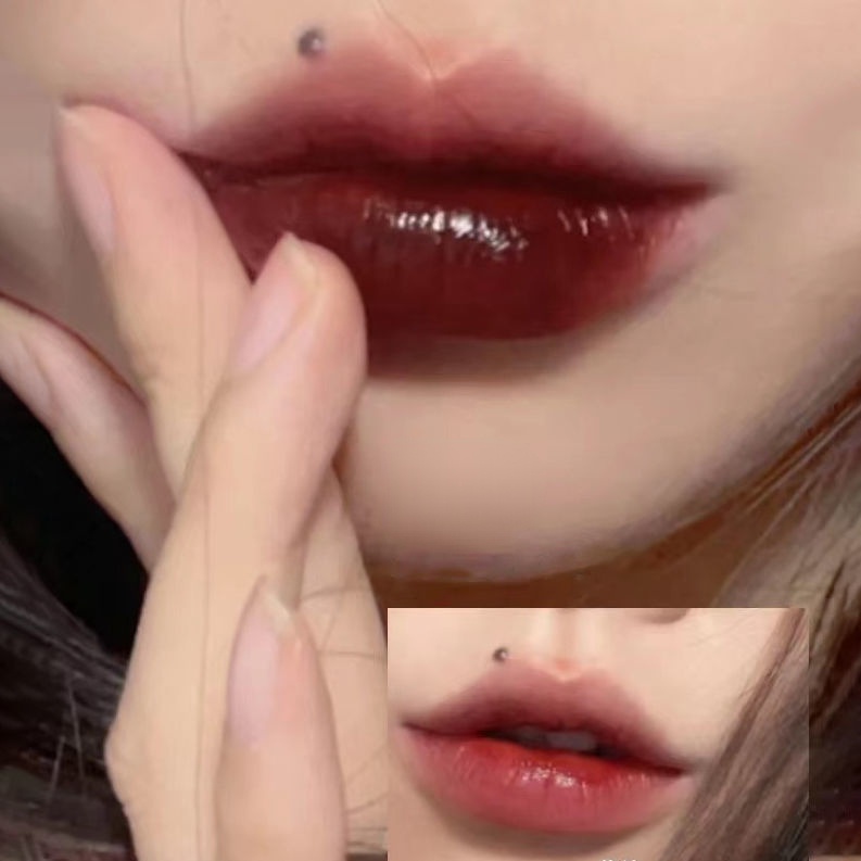 Son Môi Chống Thấm Nước Và Không Phai Màu Với Thiết Kế Vỏ Màu Vàng Đồng Sang Trọng