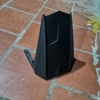 Dè chắn bùn sau R15v3 lắp thay zin