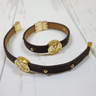 Vòng tay da LV