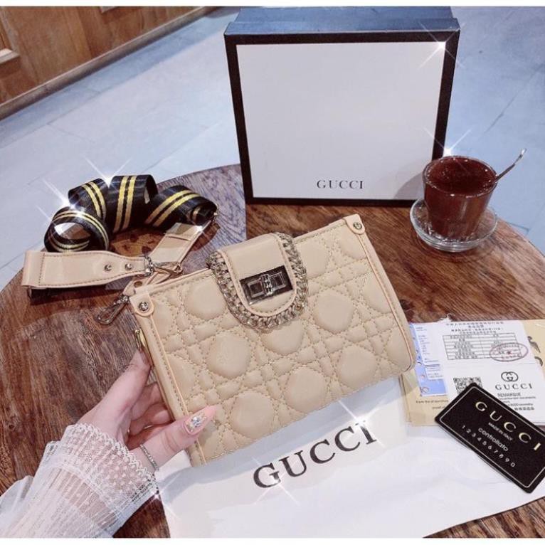 [HÀNG HOT] Túi đeo chéo nữ khoá xoay viền xích dây thổ cẩm | BigBuy360 - bigbuy360.vn