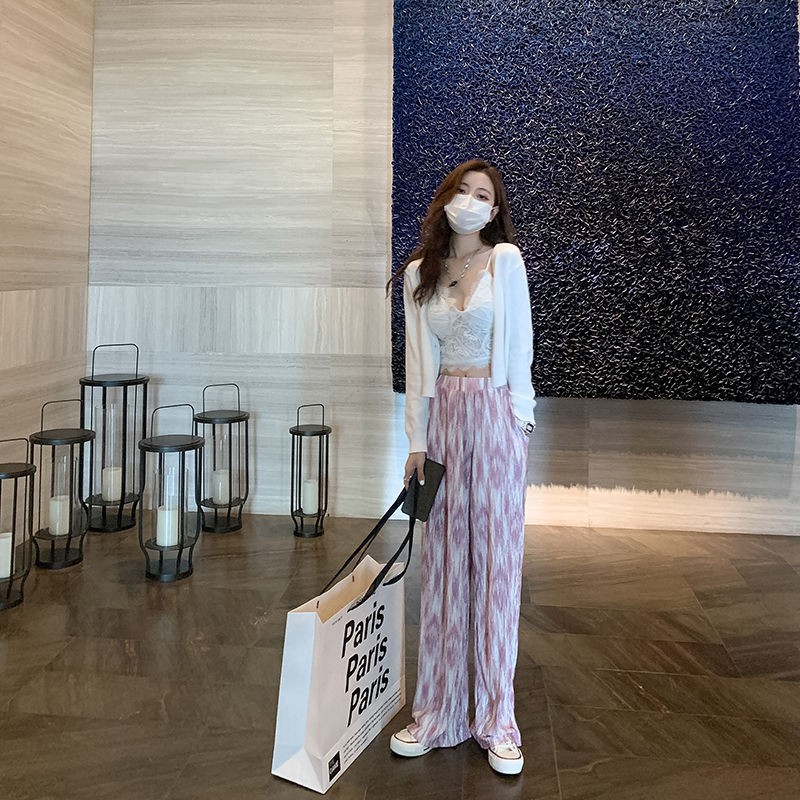 Quần ống rộng lưng cao phối kiểu xếp nếp thắt lưng màu hồng nhuộm loang | BigBuy360 - bigbuy360.vn