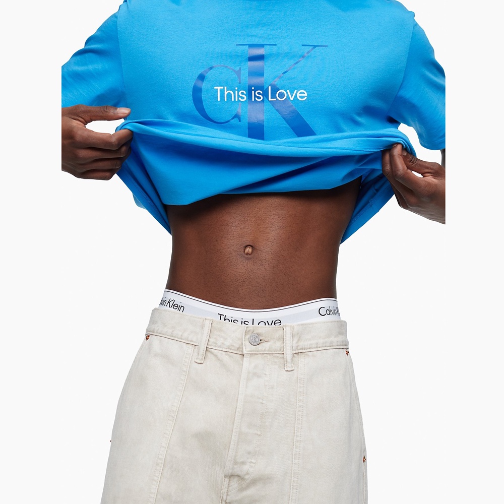 Áo thun Unisex nam nữ Calvin Klein Pride Relaxed Fit Monogram Logo Crewneck T-Shirt - NHIỀU MÀU