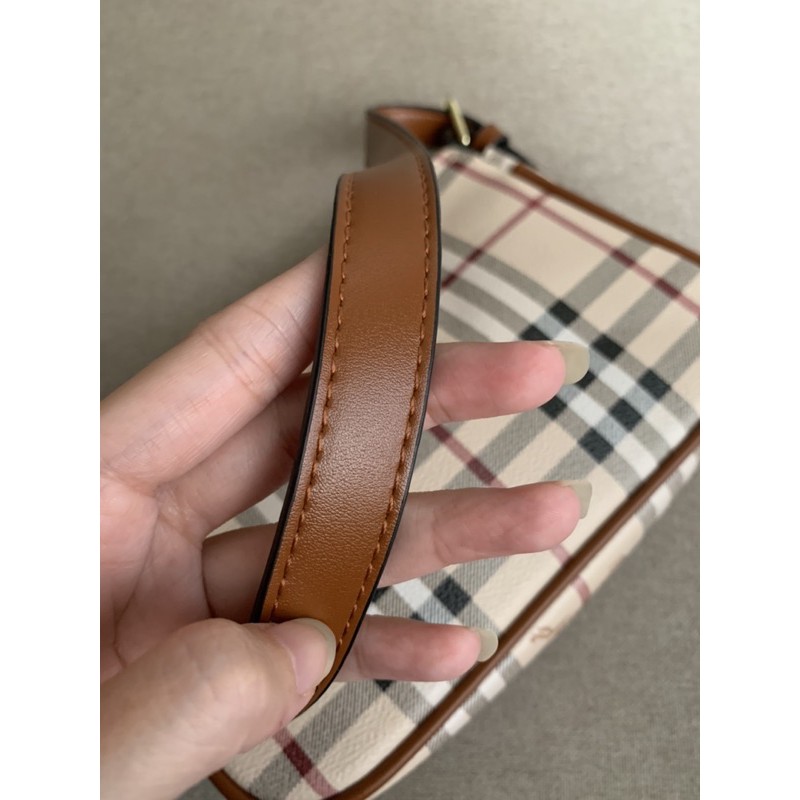 Túi Burberry đeo vai da thật