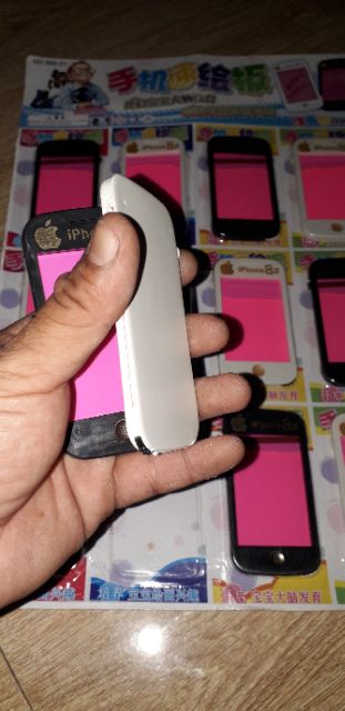 Một cái bảng xóa mini bằng nhựa kích thước 4x8 cm