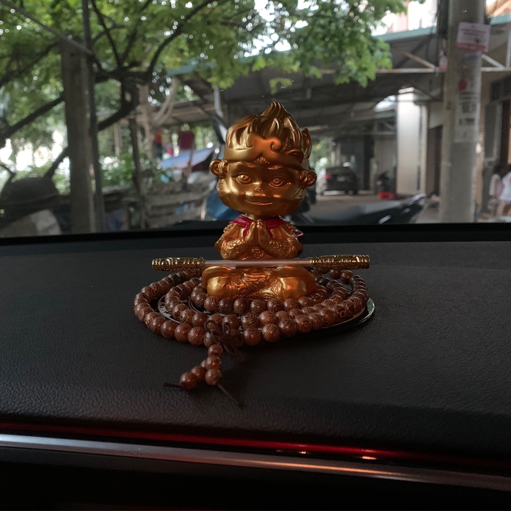 Tượng Tôn Ngộ Không Để Trang Trí Taplo Ô Tô - Có Tặng Kèm Đế Dán, Gậy Thép Kim Cô Và Vòng Gỗ