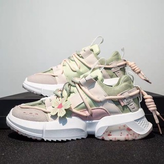 Giày sneaker hoa anh đào sakura.
