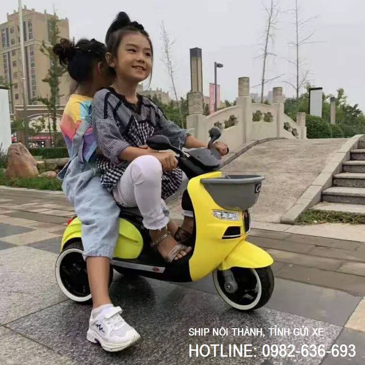 Xe máy điện 3 bánh cho bé CHIWA có giỏ 3 màu: Xanh-Đỏ-Vàng-Trắng