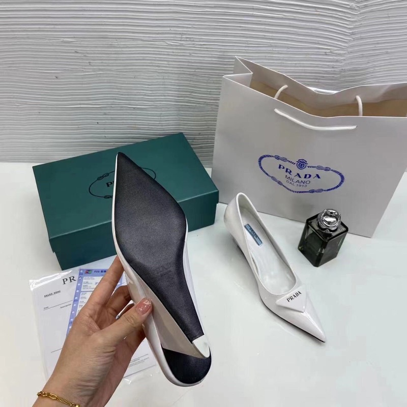 Giày cao gót mũi nhọn đế cách điệu mã mới 2022