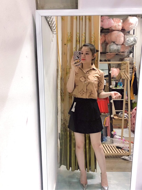 [Mã WASKT410K giảm 10K đơn 50K] Áo sơ mi lụa hoạ tiết chữ L | BigBuy360 - bigbuy360.vn