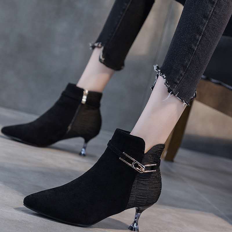 Giày bốt cao gót cổ tháp mũi nhọn phối khóa kéo thời trang thu đông 2021 cho nữ | BigBuy360 - bigbuy360.vn