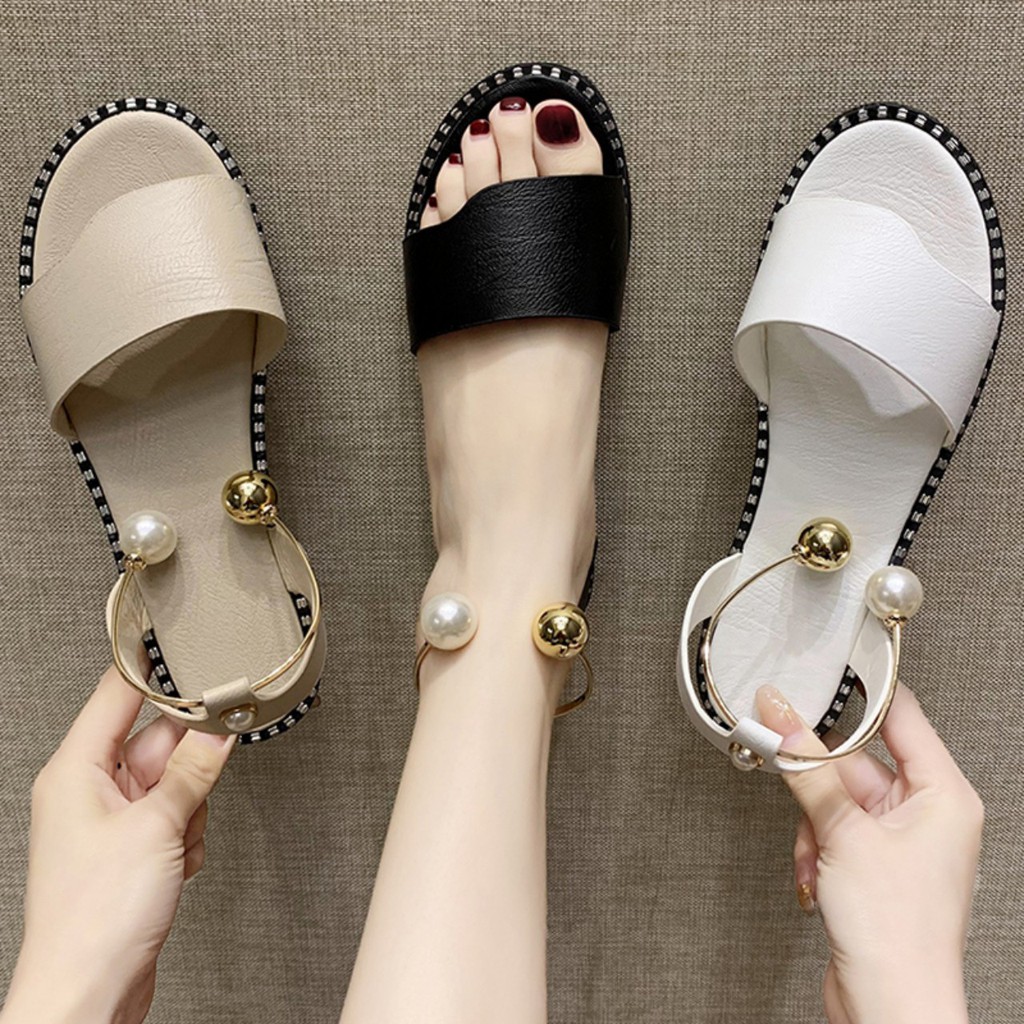 Sandal quai ngang đế bệt khóa hạt châu thời trang