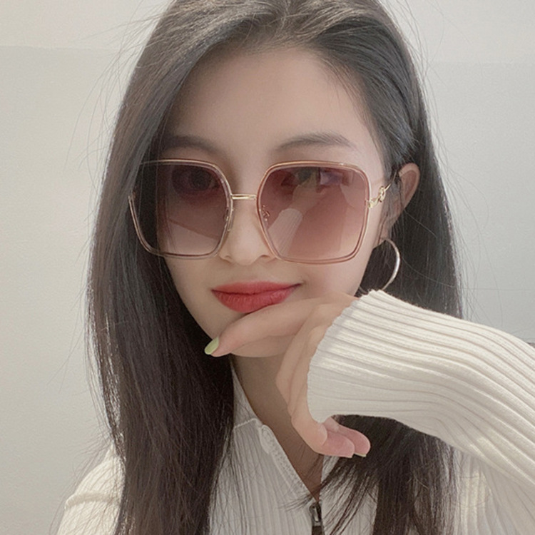 Kính mát gọng vuông phong cách Hàn Quốc thời trang cho nữ