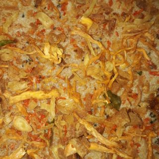 Bánh tráng nướng khô gà