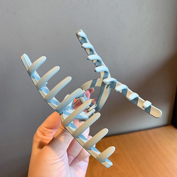 Kẹp tóc thời trang đơn giản dành cho nữ