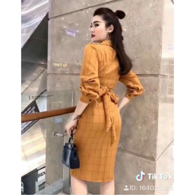 Đầm body caro vàng cổ vest cột nơ