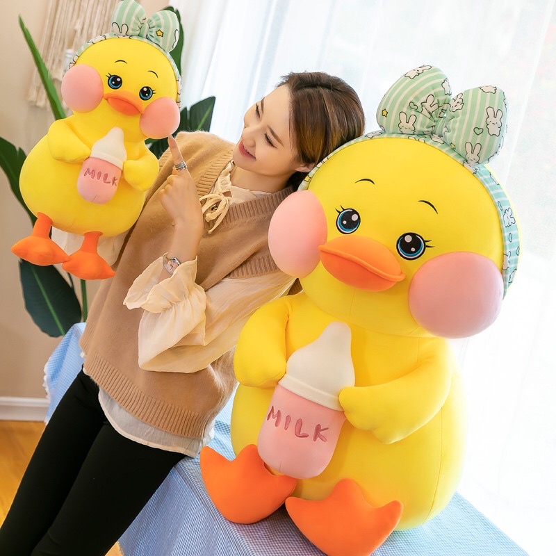 Gấu Bông Vịt Ôm Bình Sữa, Vịt Sữa Đeo Nơ Hàng Chuẩn Mịn Đẹp. Xưởng sỉ Gấu Bông mua lẻ giá sỉ