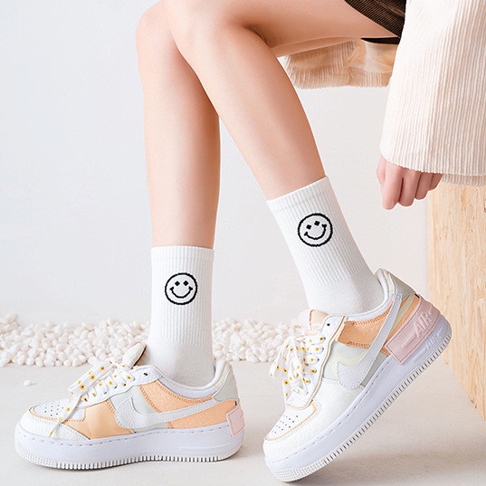 Vớ Mặt Cười cao cổ cho nữ phong cách Hàn Quốc siêu dễ thương và xinh xắn.