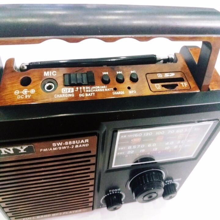 Đài radio Sony SW-888 và SW-999