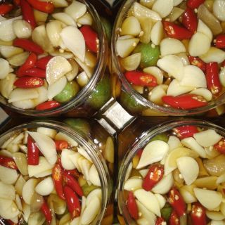 Sấu ngâm mắm tỏi ớt (nước mắm truyền thống)