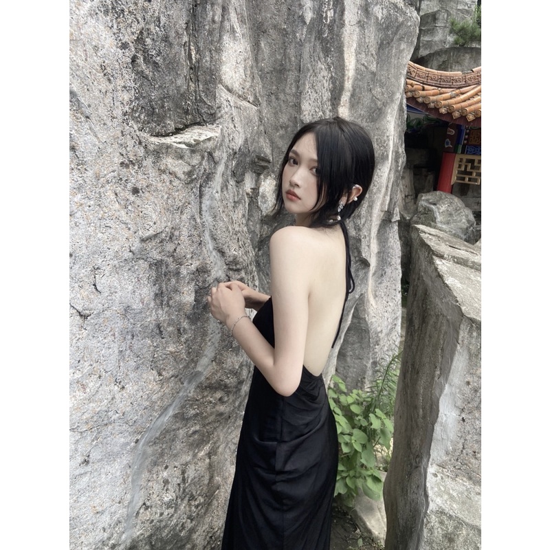 Đầm yếm nhún màu đen thiết kế kiểu Pháp