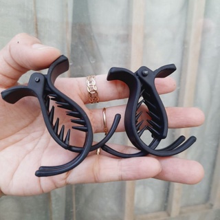 Kẹp tóc 3 răng nhám màu đen (như hình)