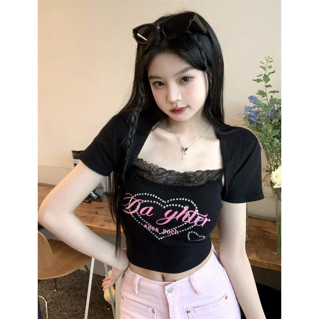 QKOOLE Bộ Áo Hai Dây In Chữ Hình Trái Tim Phối Khăn Choàng Màu Đen Tay Ngắn Thời Trang Mùa Hè Quyến Rũ Cho Nữ